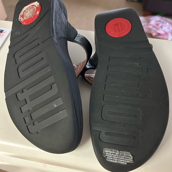 Fitbit sandals size 7 - Picture 3 of 4